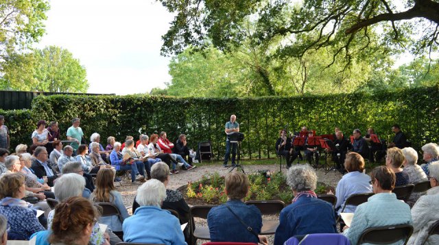 Efkes stille staon bie (vrijdag 21 juni 2019)